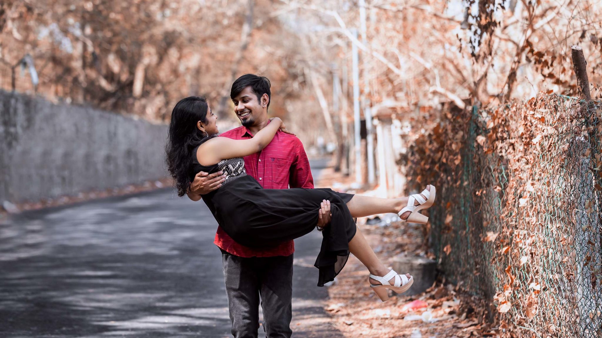 10 Beautiful Couple Poses For Your Pre Wedding Photoshoot Photopoets